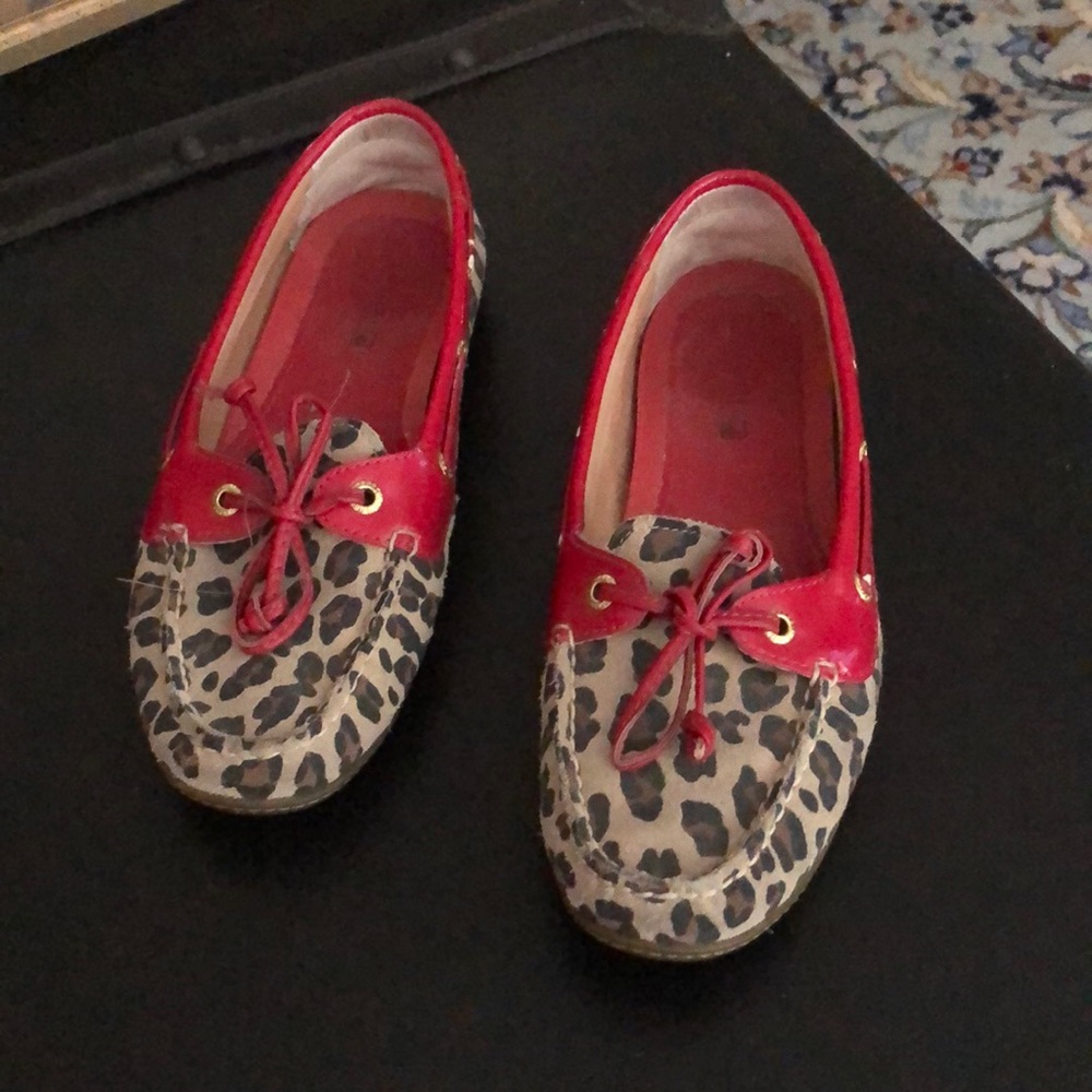 Sorry leopard print lace ups.  Size 7 med.  women’s